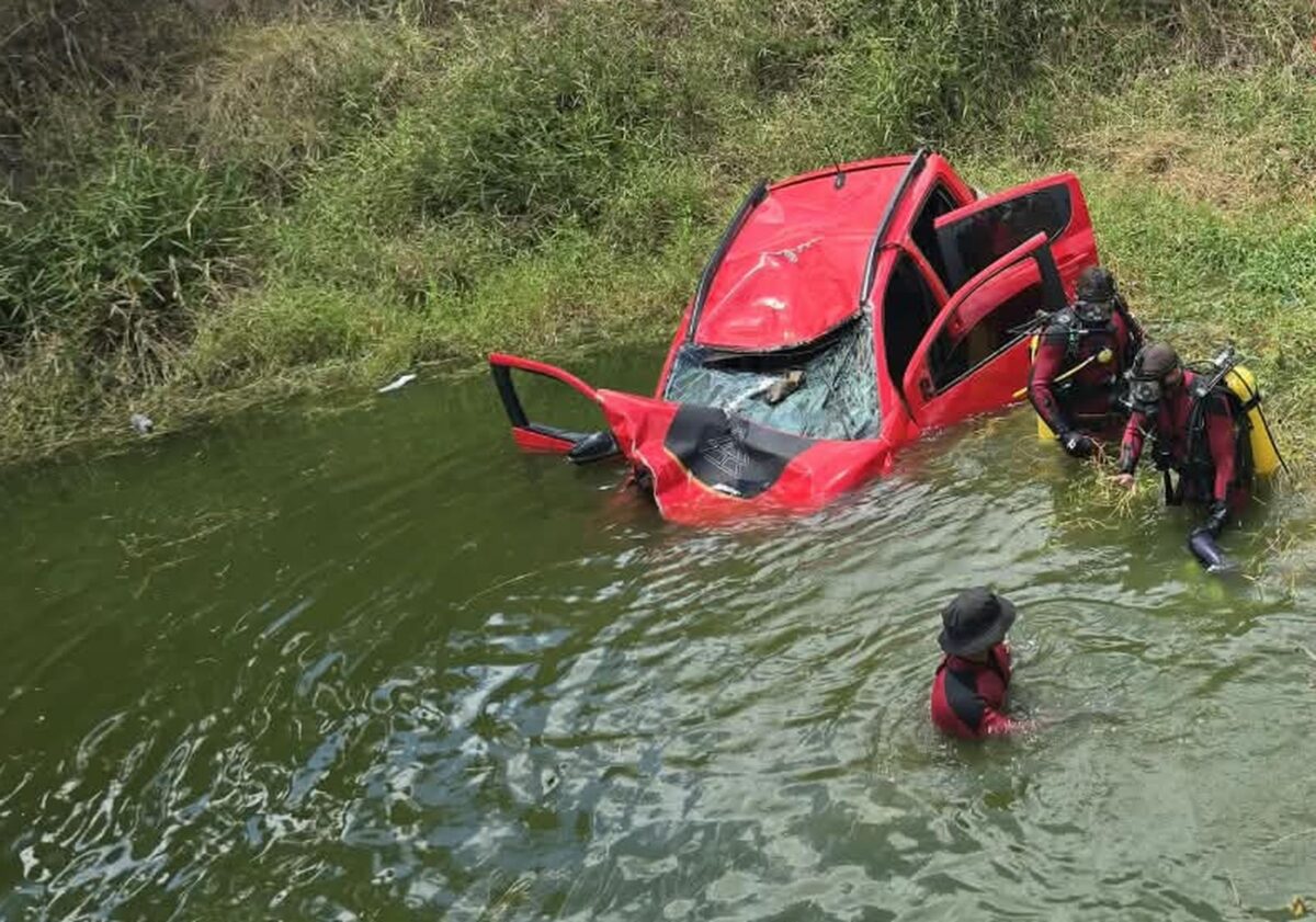 Corpo é achado em açude após carro cair em rodovia de Moita Bonita