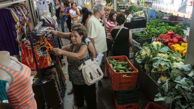 Cortes em auxílios sociais ameaçam economia de cidades do interior