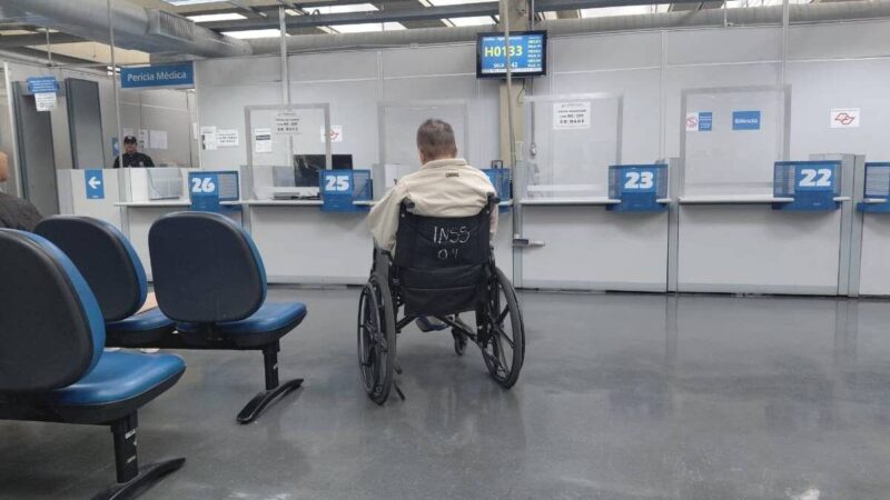 Cresce o número de brasileiros que vão à Justiça contra o INSS, e ações somam 4,5 milhões