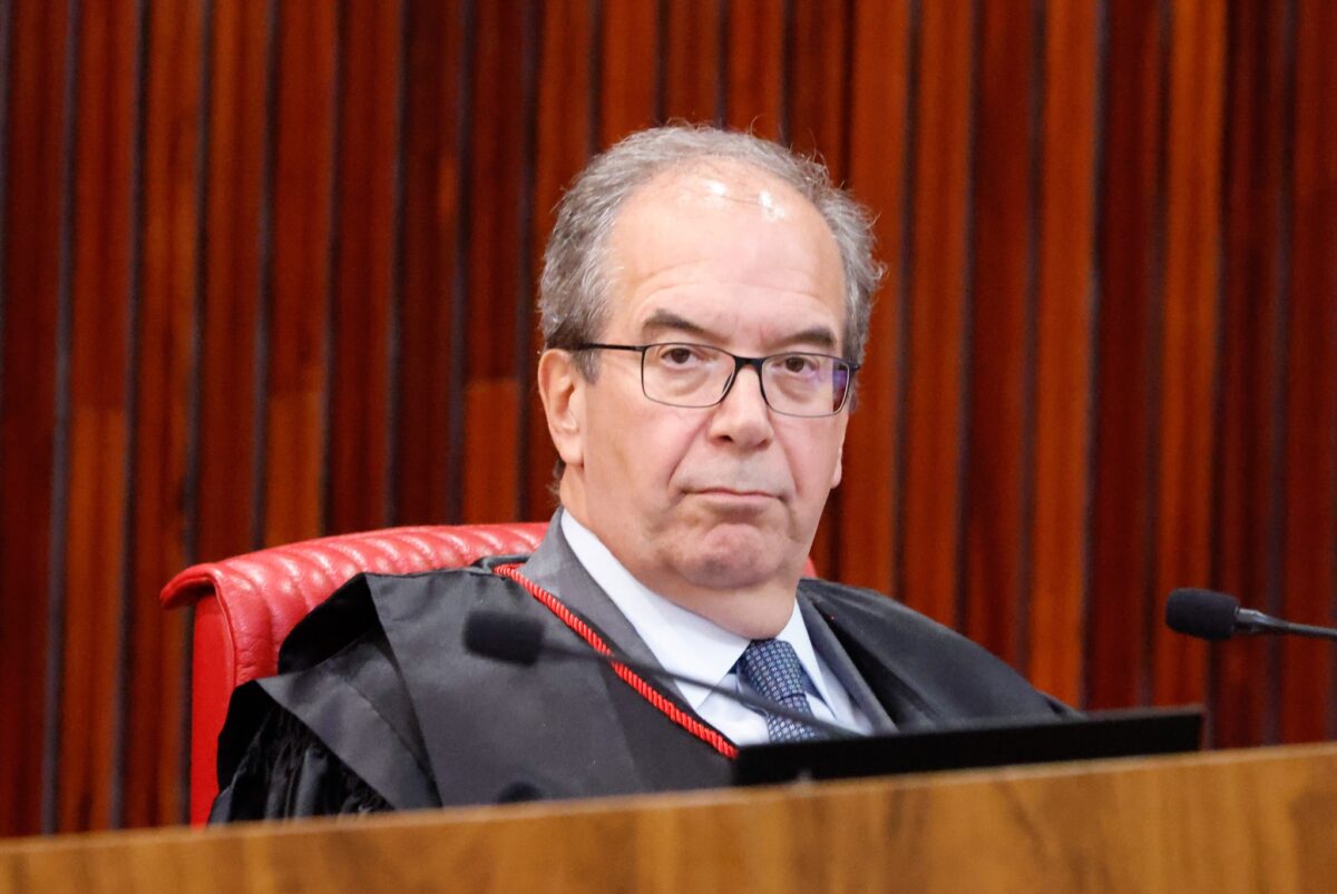 TSE dá prazo para campanha de Flávio detalhar denúncia contra sindicatos