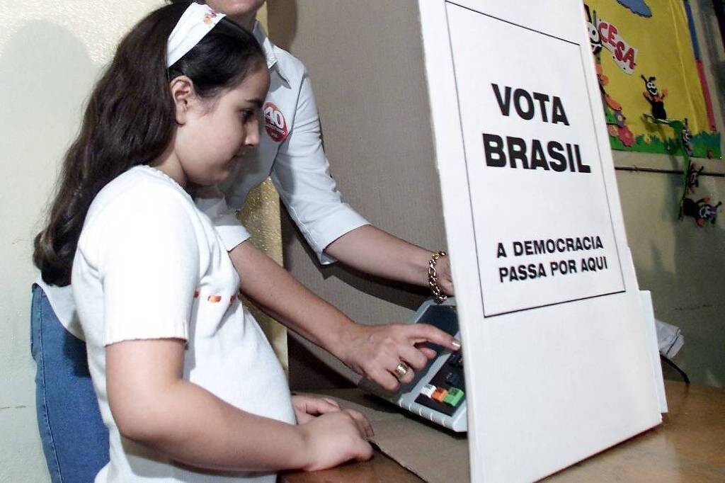 Datafolha aponta alta de amigos e redes sociais na decisão do voto presidencial