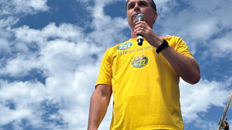 Flávio Bolsonaro aciona o TSE contra a Meta por anúncios negativos