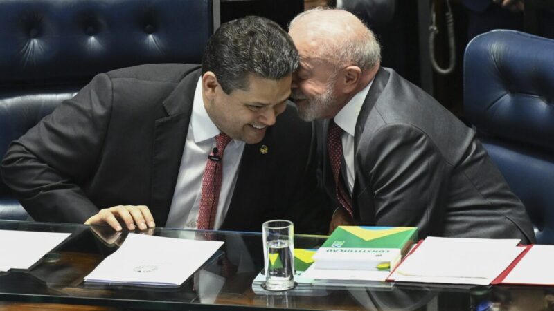 Lula vence virada histórica e busca alianças no Congresso