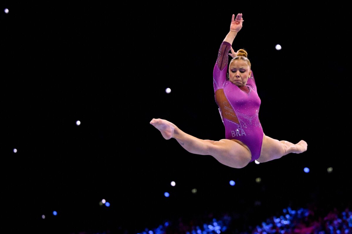 Flávia Saraiva conquista bronze histórico na trave no Mundial de ginástica