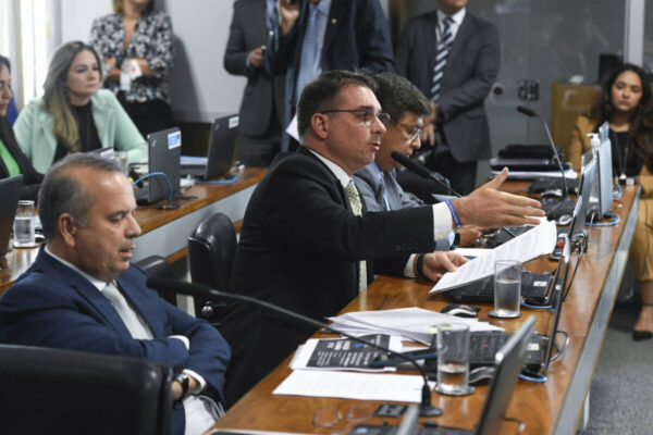 Direita conquista maioria no senado e muda rumos políticos para 2027