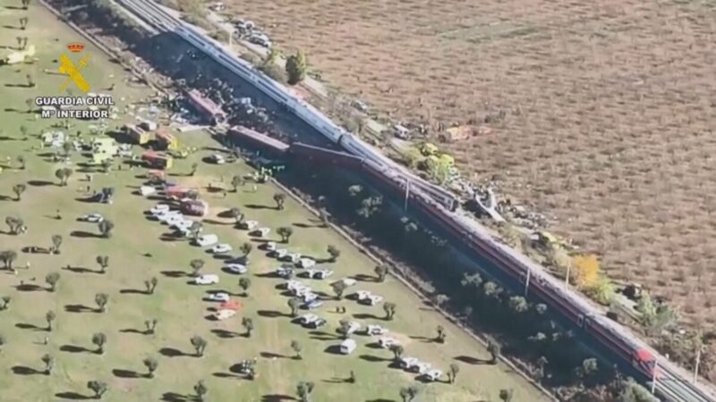 Acidente entre trens de alta velocidade na Espanha deixa dezenas de mortos