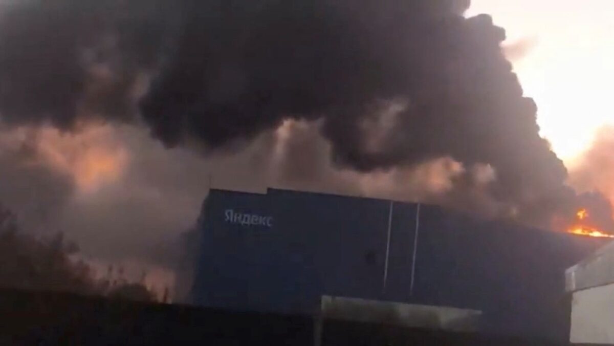 Drones atingem data center da Yandex e causam incêndio na Rússia