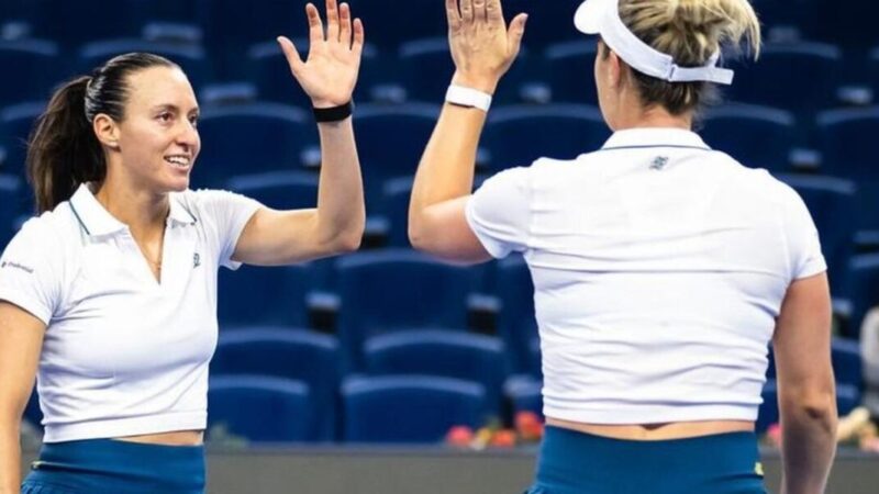 Luisa Stefani elimina campeãs olímpicas e vai à semifinal em Pequim