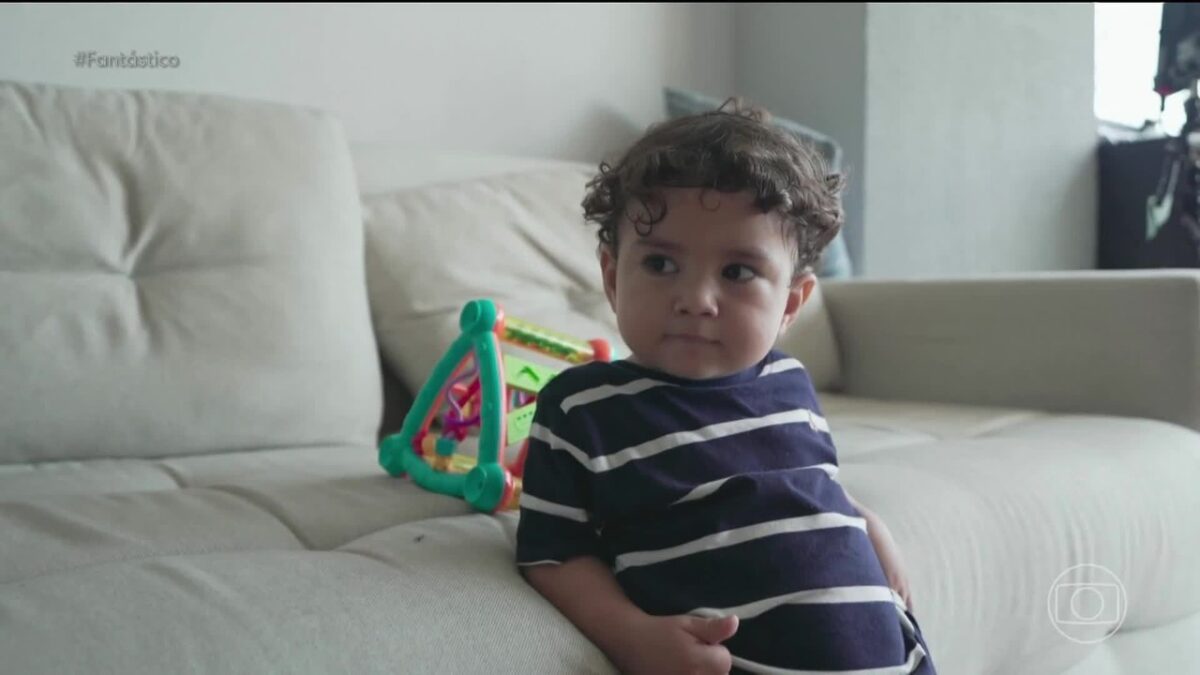 Menino brasileiro ouve pela primeira vez após terapia gênica inédita
