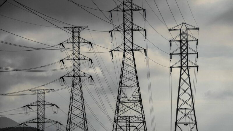El Niño derruba mais de 290 torres de energia no Brasil