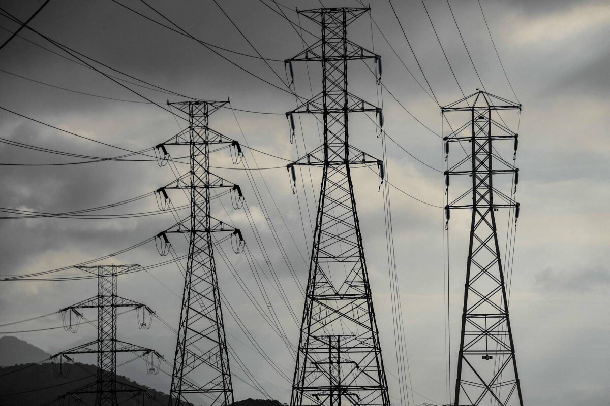 El Niño derruba mais de 290 torres de energia no Brasil