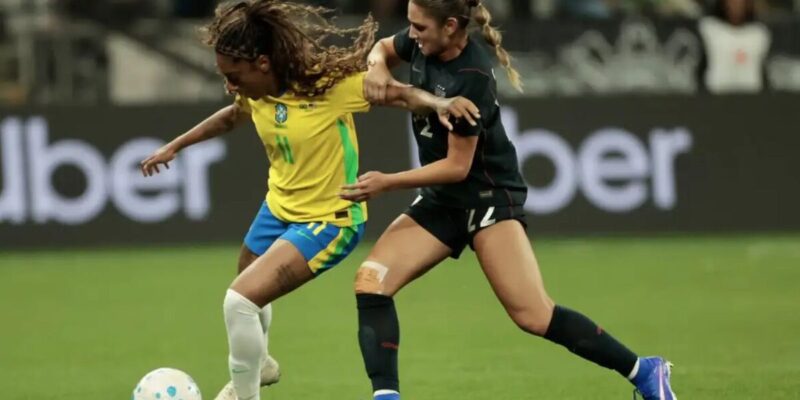 Caminhos da reportagem debate os avanços e desafios do futebol feminino
