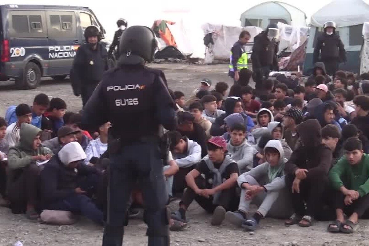 Polícia espanhola desmancha último acampamento em Ceuta