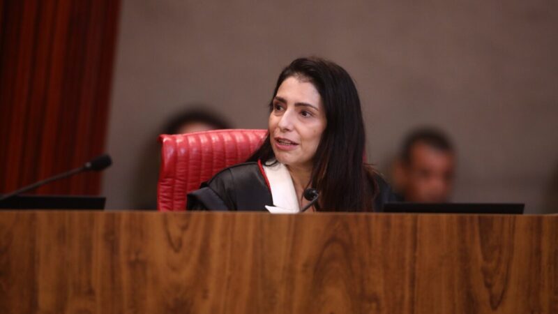 Ministra do TSE relata sobrecarga extrema e até 50 processos por dia