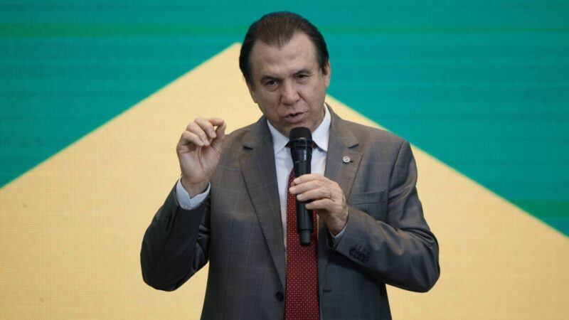 Ministro defende fim de escala 6×1 e critica resistência de patrões