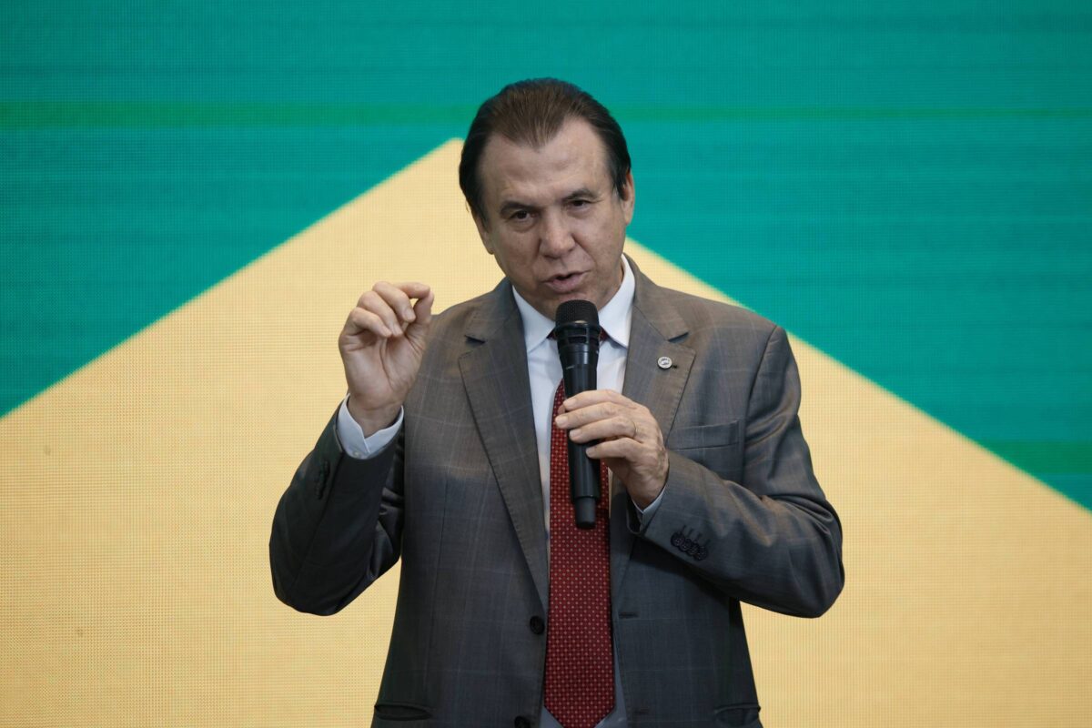Ministro defende fim de escala 6×1 e critica resistência de patrões