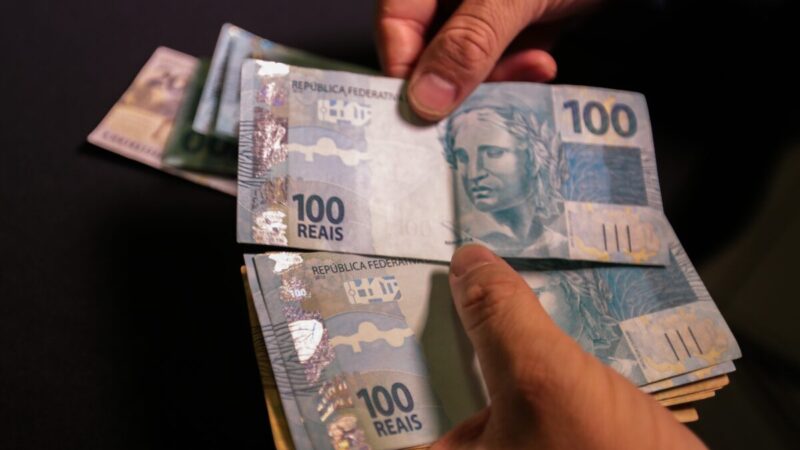 Endividamento das famílias brasileiras cai pela primeira vez no ano