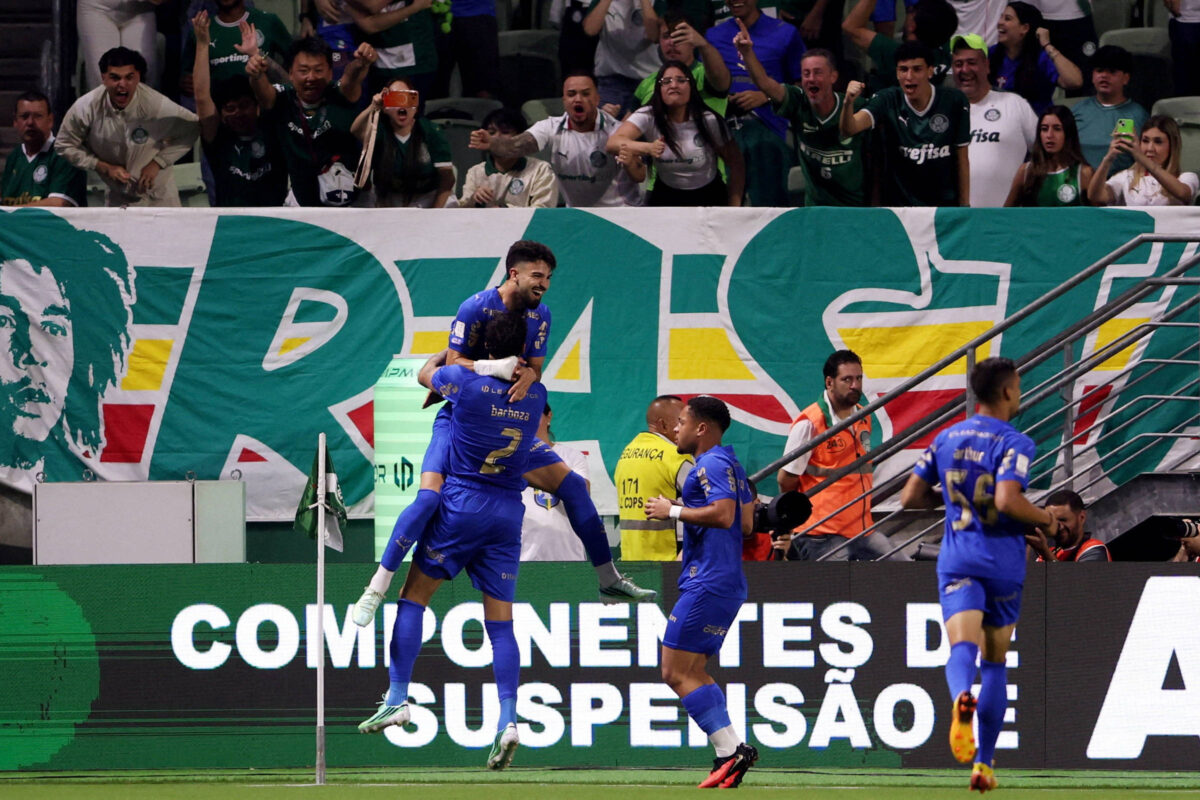 Palmeiras sobra no ataque e supera o São Paulo no Brasileirão
