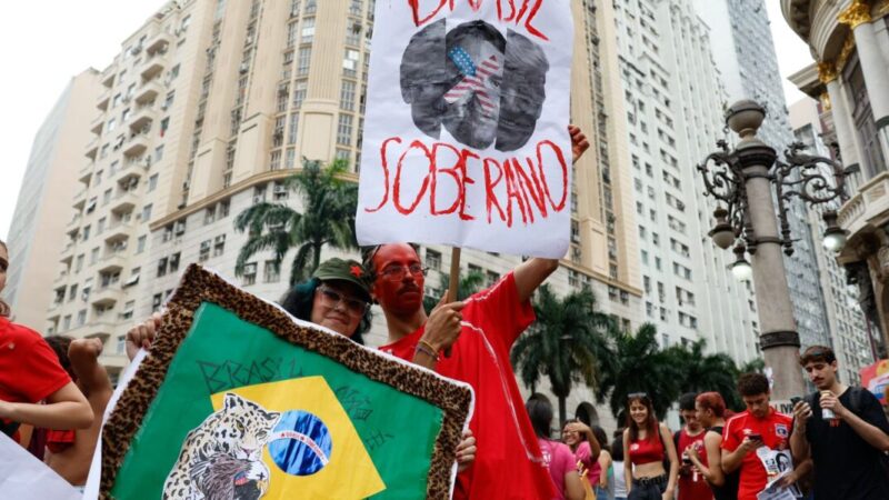 Estudantes realizam protesto no Rio de Janeiro em prol de Lula