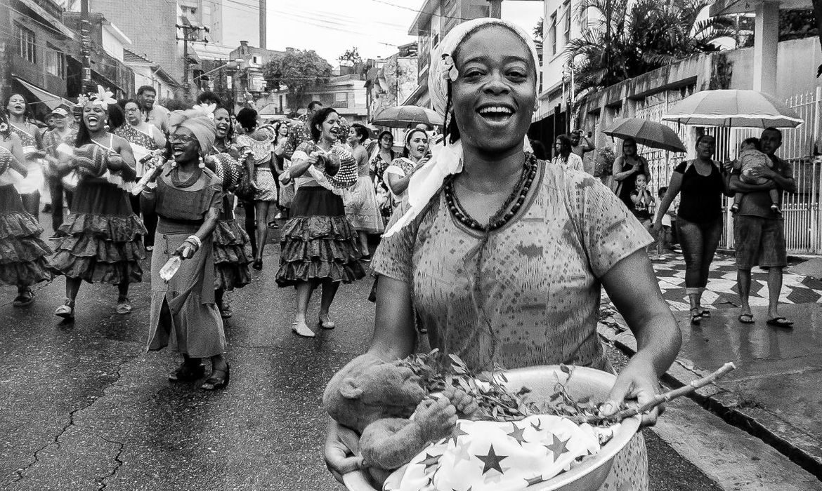 Exposição em são paulo propõe releitura da identidade e história brasileira