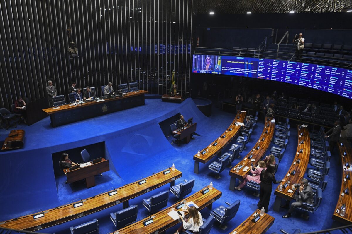 Fim da 6x1: entenda quais profissões serão afetadas pela mudança e quem fica de fora