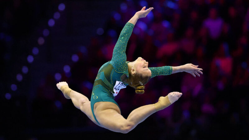 Flávia Saraiva é a 12ª no individual geral do Mundial de ginástica