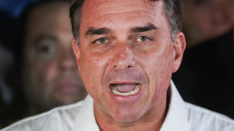 Flávio Bolsonaro viaja para os Estados Unidos após derrota eleitoral