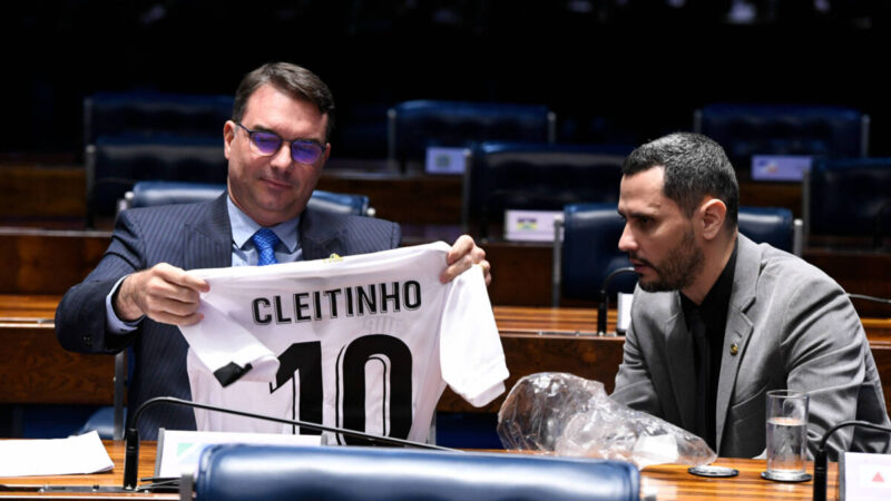 Flávio promete rever dívida de MG após apoio de Cleitinho