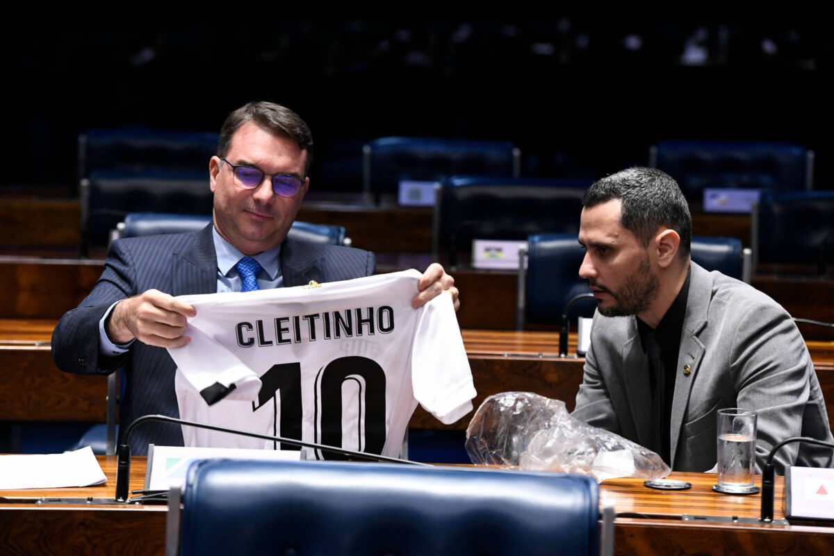 Flávio promete rever dívida de MG após apoio de Cleitinho