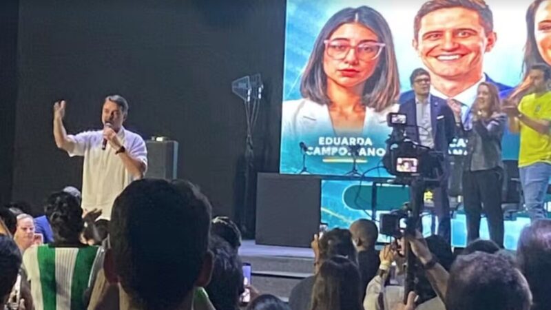 Flávio Bolsonaro se reúne com influenciadores em São Paulo