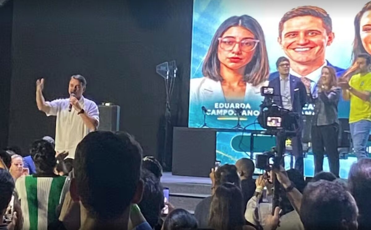 Flávio Bolsonaro se reúne com influenciadores em São Paulo
