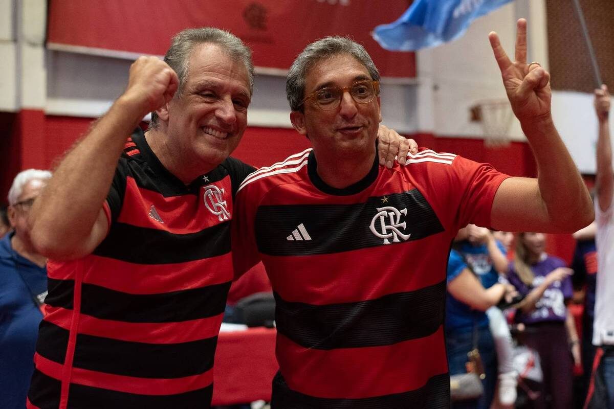 Flávio Bolsonaro promete saída para bets e clubes após veto de Lula