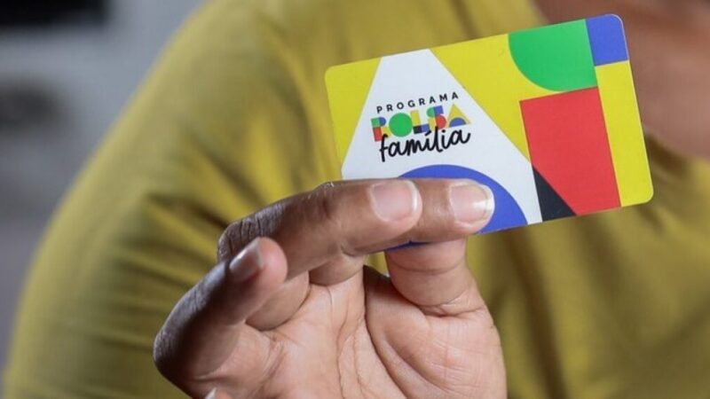 Flávio Bolsonaro aposta em vitória, mas freia aliados após falha sobre Bolsa Família