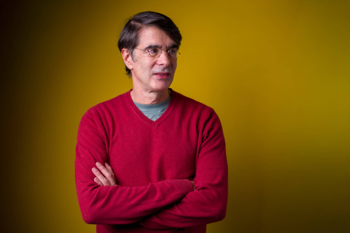 Fundador da piauí aponta aproximação da elite com Flávio Bolsonaro
