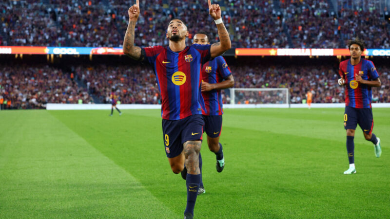 Gabriel Jesus brilha no Barcelona e ganha moral com Hansi Flick