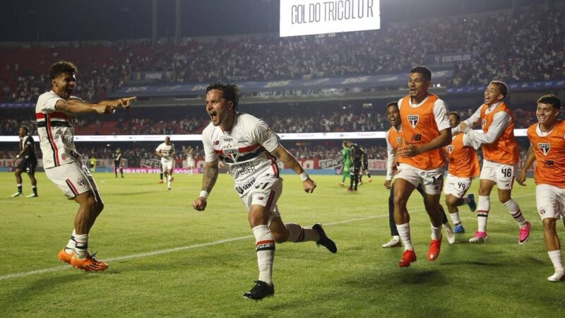 São Paulo bate o Vasco com gol de Artur e se afasta do Z-4