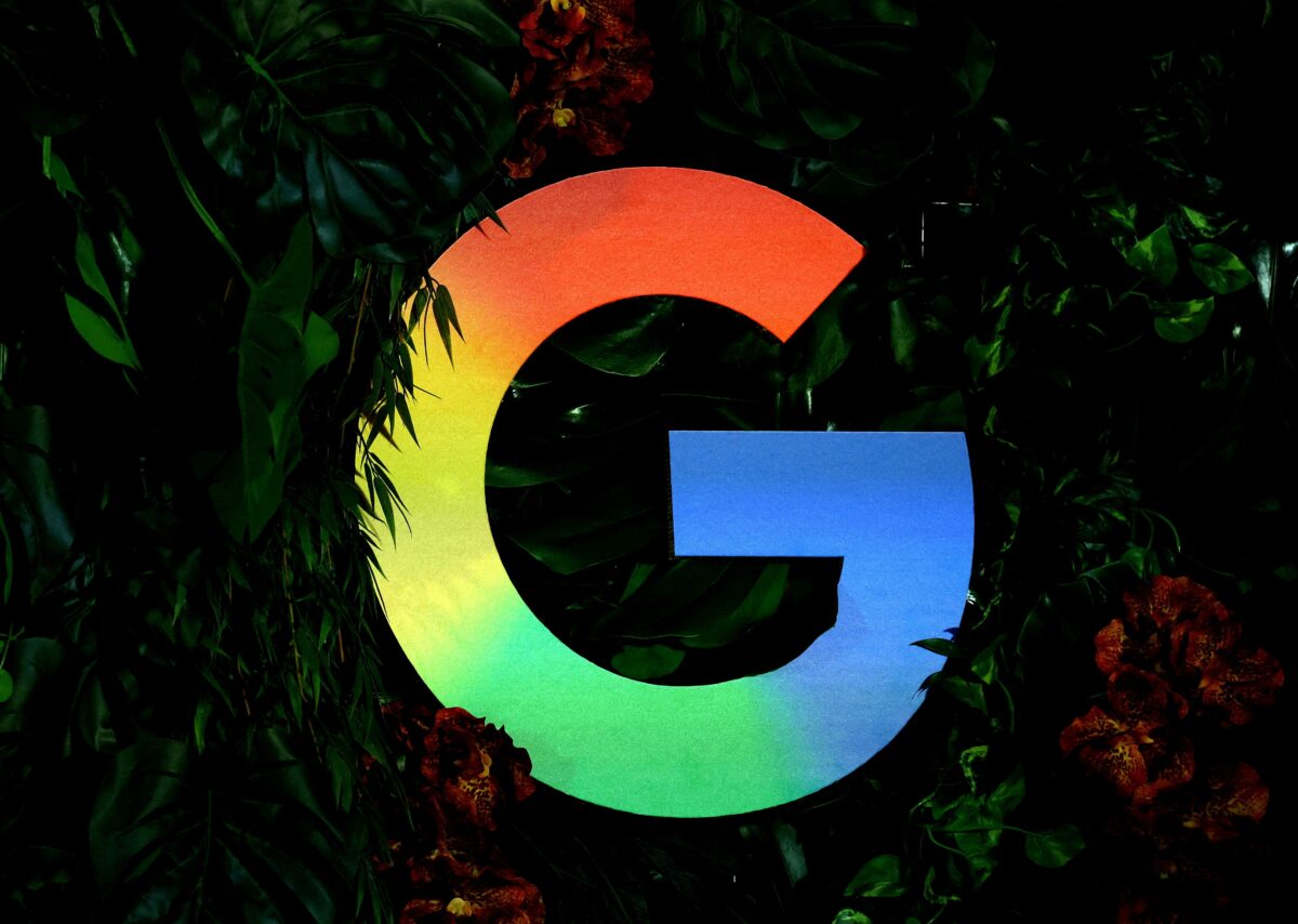 Google vai dar mais destaque a notícias em respostas de inteligência artificial