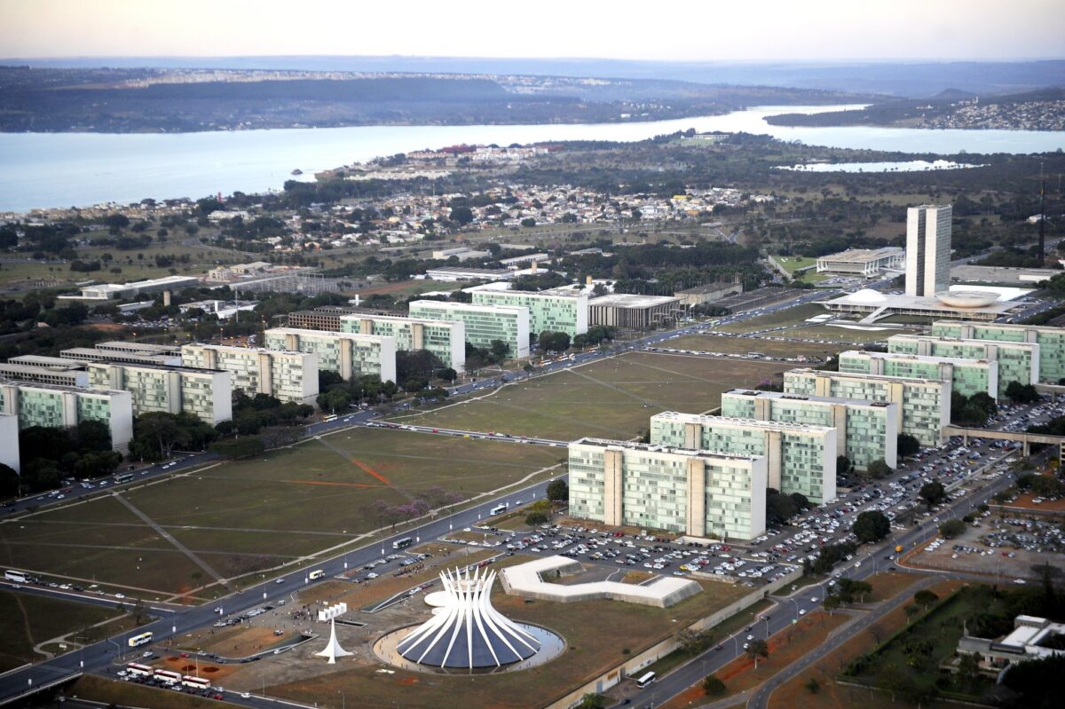 Governo federal muda ponto facultativo do Dia do Servidor para o dia 30