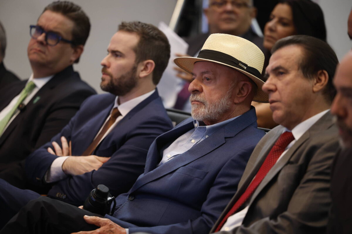 Governo federal avalia elevar teto do microcrédito para R$ 30 mil