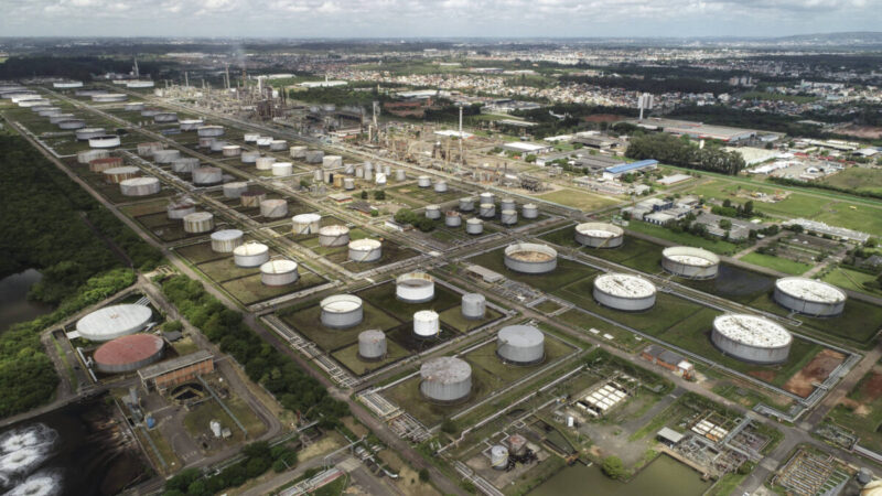 Governo garante superávit de 6% no diesel para outubro e afasta temor de desabastecimento