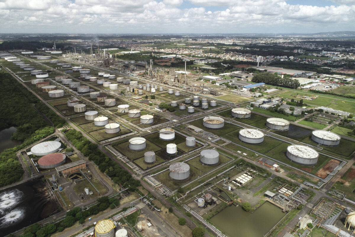 Governo garante superávit de 6% no diesel para outubro e afasta temor de desabastecimento