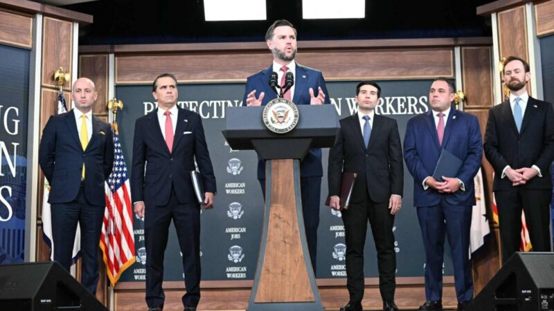 Governo dos Estados Unidos restringe big techs de contratar estrangeiros via green card