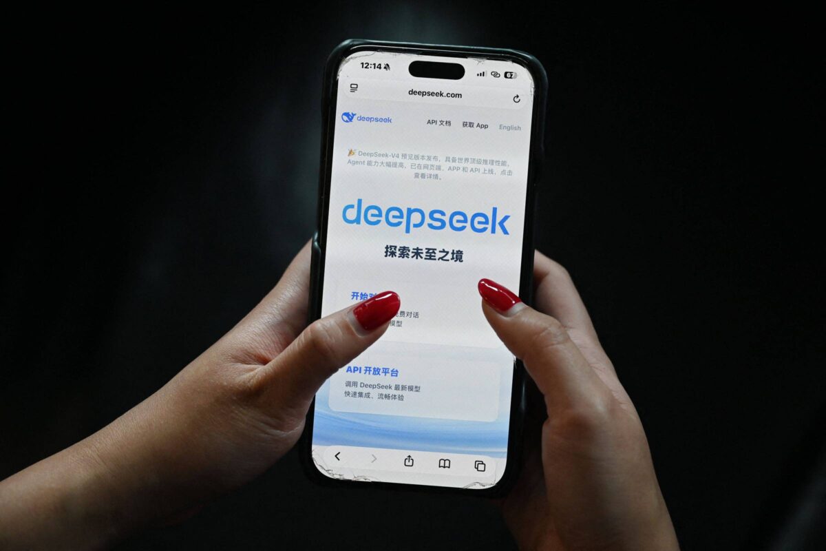 Governo dos EUA proíbe uso de inteligência artificial da DeepSeek em órgãos oficiais