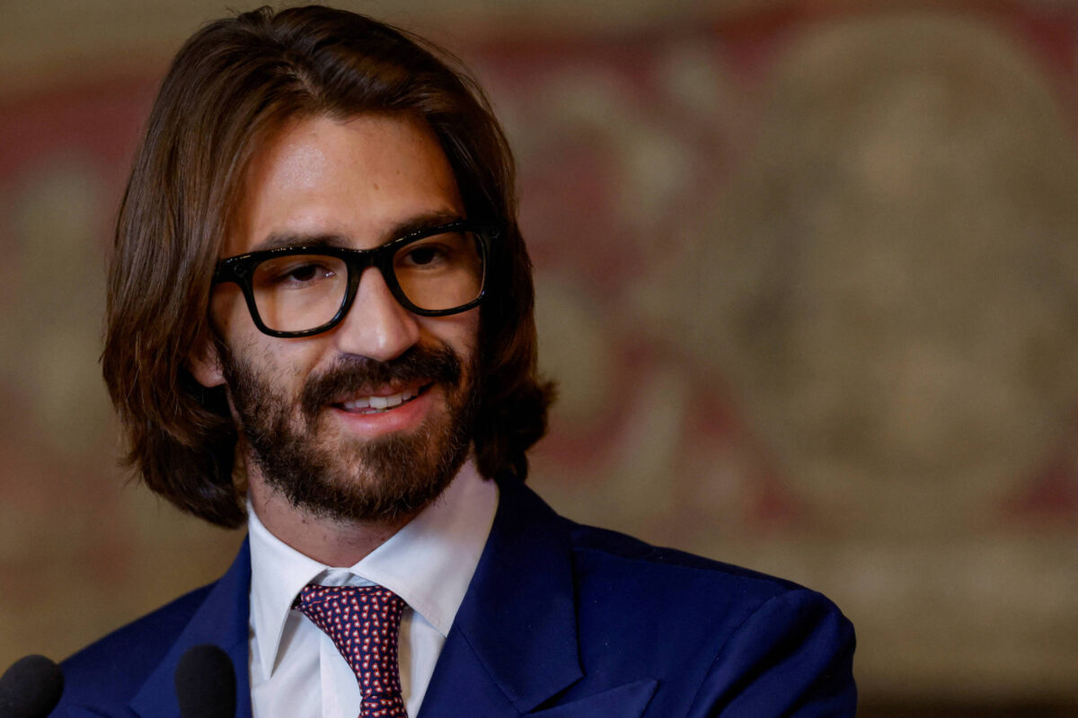 Herdeiro da Ray-Ban quer comprar jornal italiano que o critica