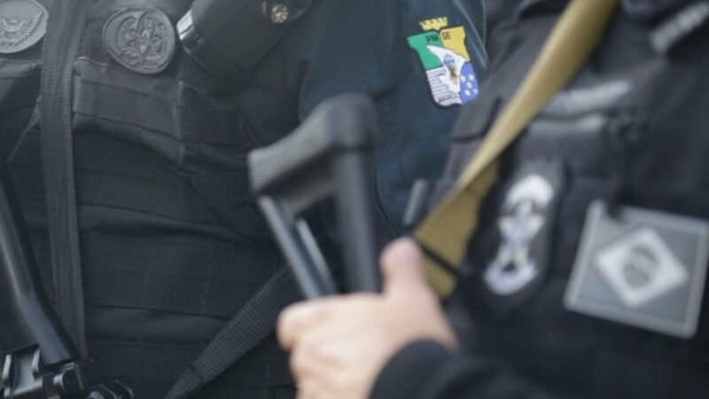 Pai é preso após agredir e ofender a filha de 19 anos em rua de Sergipe
