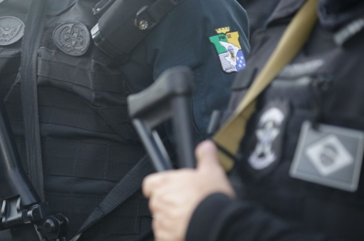 Pai é preso após agredir e ofender a filha de 19 anos em rua de Sergipe