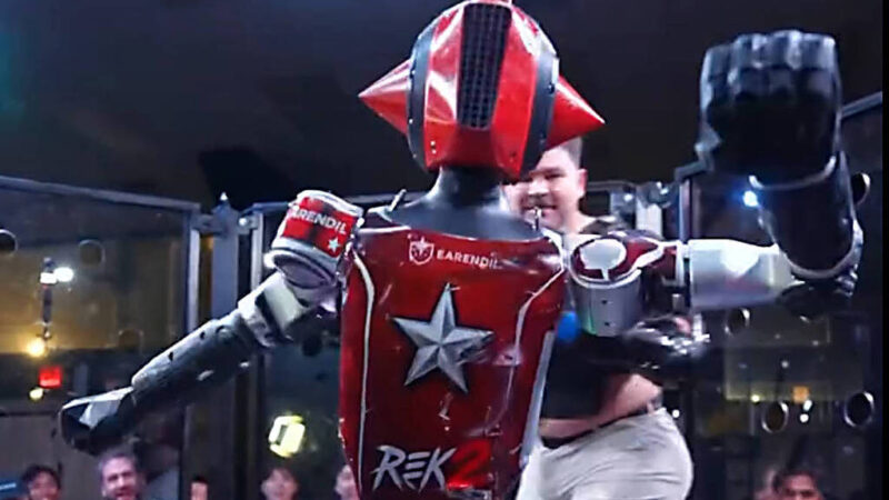 Homem desafia robô gigante em luta de MMA e gera alerta legal