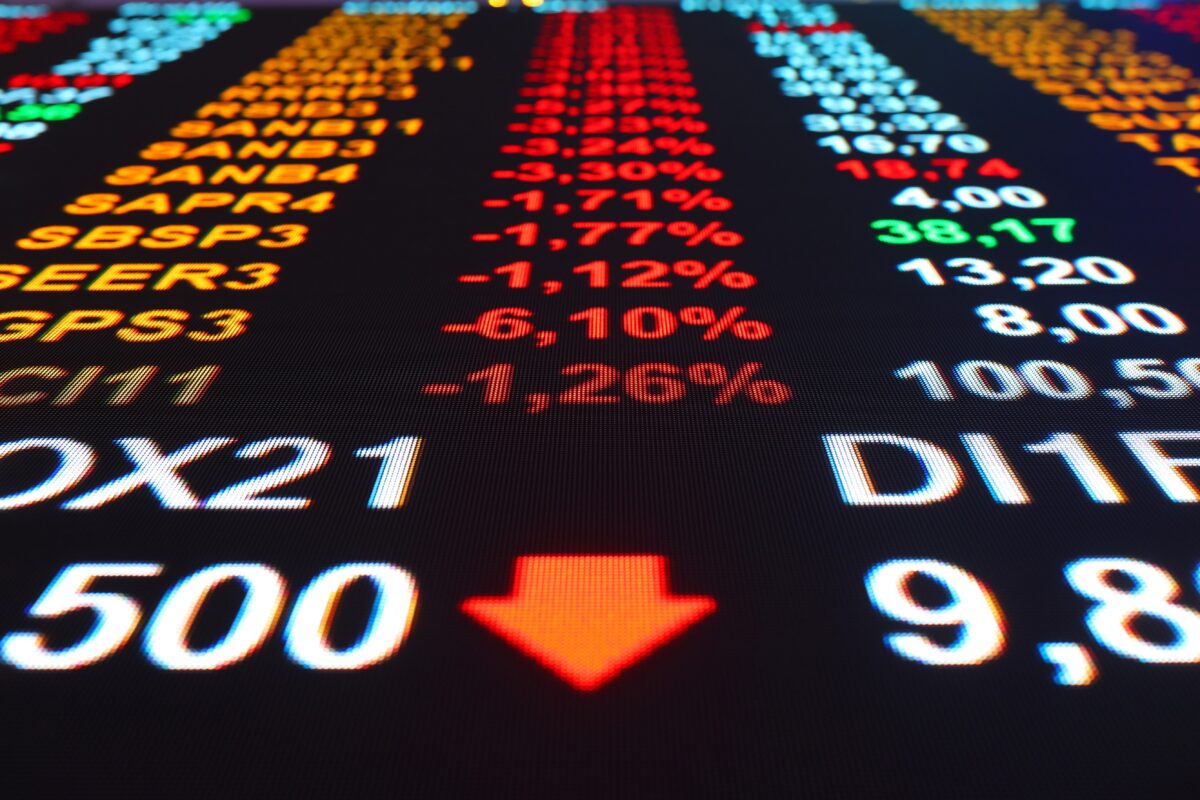 Ibovespa despenca 13% e aciona circuit breaker após reeleição de Lula