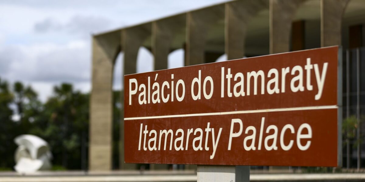 Itamaraty rebate Milei por ataques a Lula e suspeitas sobre urnas