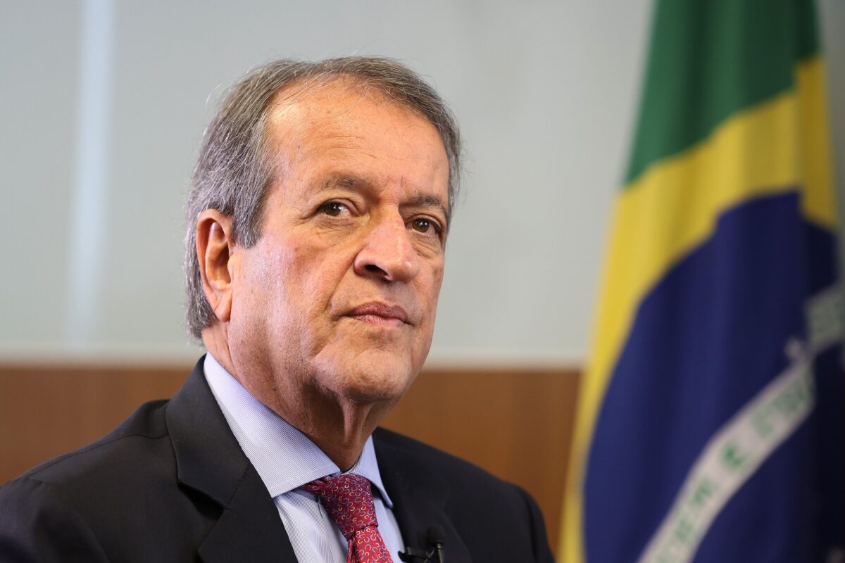 Bolsonaro pede a Moraes para receber Valdemar Costa Neto em prisão